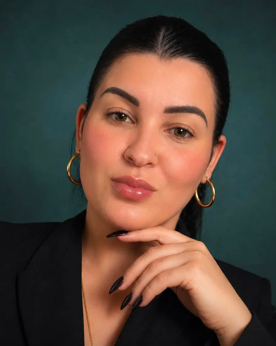 Clau, artista de uñas y fundadora de BeautyFusionClau, en Sarasota, Florida
